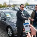 Autohändler oder Online-Kauf: Was ist sicherer?